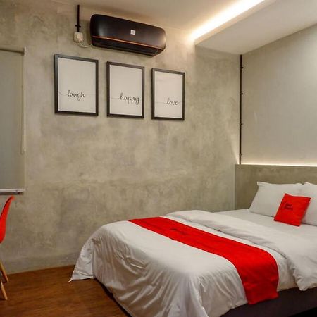 Reddoorz Plus Near Kawasan Sam Poo Kong Semarang Kültér fotó