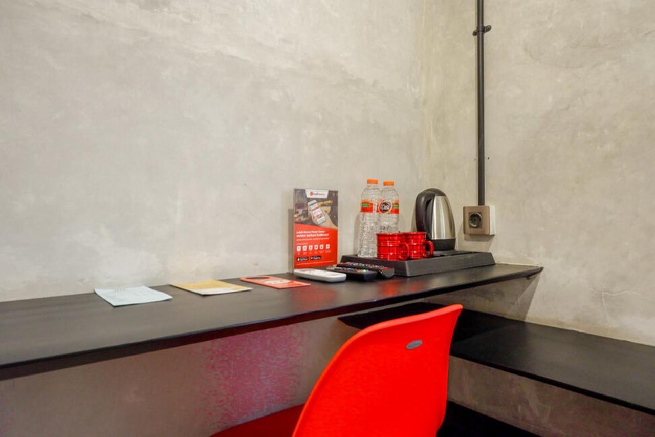 Reddoorz Plus Near Kawasan Sam Poo Kong Semarang Kültér fotó