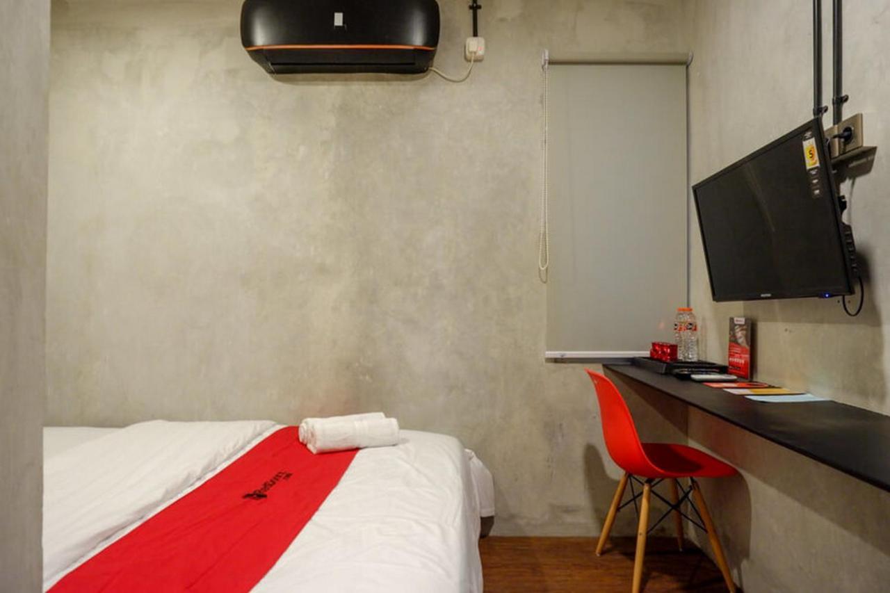 Reddoorz Plus Near Kawasan Sam Poo Kong Semarang Kültér fotó