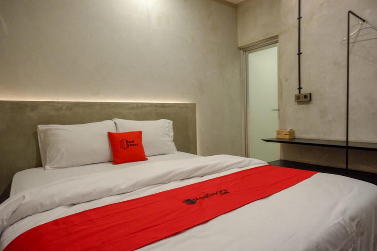 Reddoorz Plus Near Kawasan Sam Poo Kong Semarang Kültér fotó