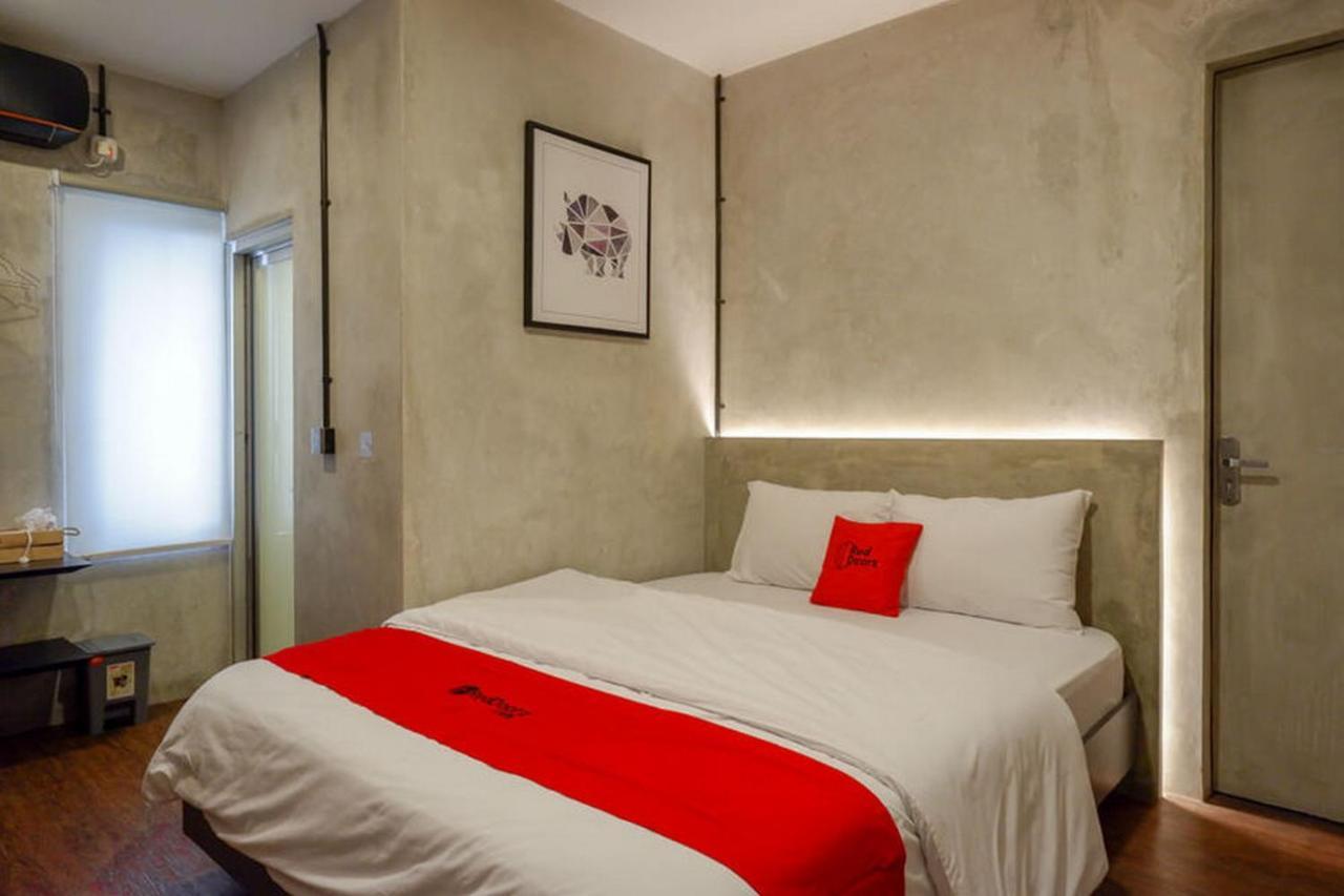 Reddoorz Plus Near Kawasan Sam Poo Kong Semarang Kültér fotó