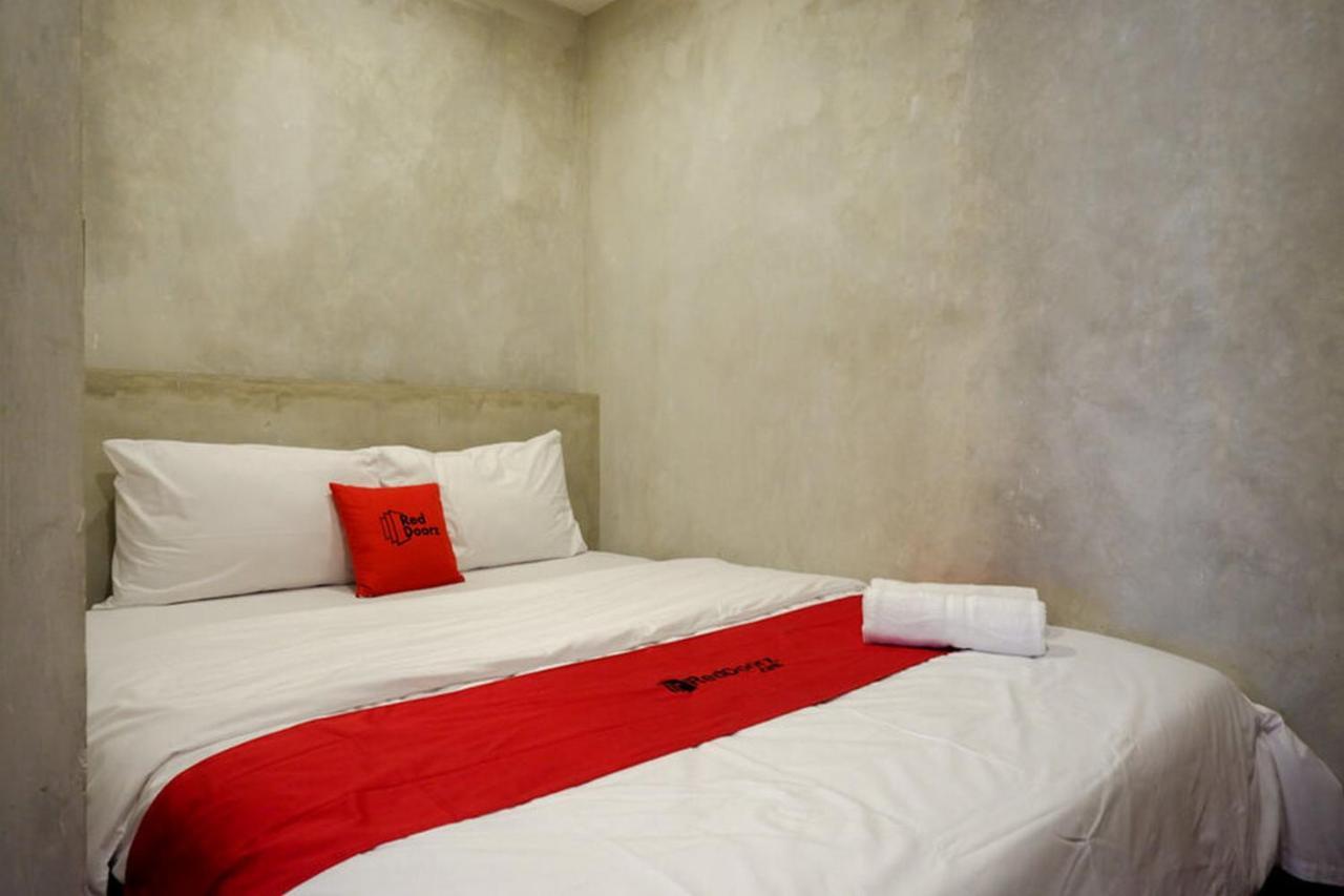 Reddoorz Plus Near Kawasan Sam Poo Kong Semarang Kültér fotó