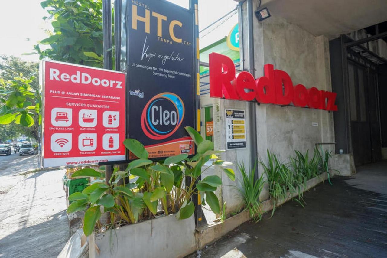 Reddoorz Plus Near Kawasan Sam Poo Kong Semarang Kültér fotó