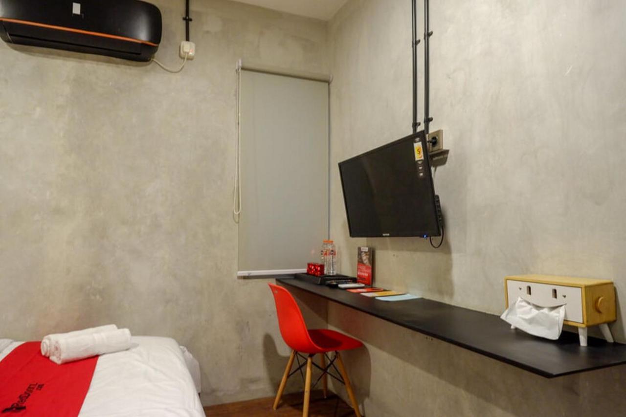 Reddoorz Plus Near Kawasan Sam Poo Kong Semarang Kültér fotó