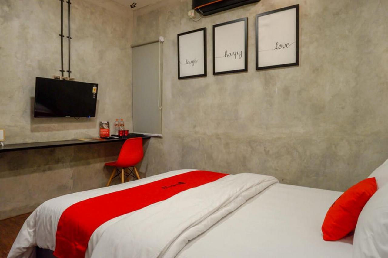 Reddoorz Plus Near Kawasan Sam Poo Kong Semarang Kültér fotó